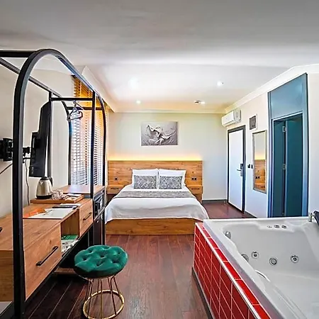 Moonlight Aparthotel 4*