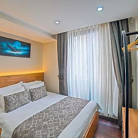 Moonlight Aparthotel 4*